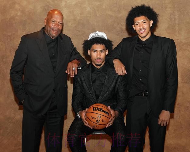 与哥哥互换球衣!迪伦-哈珀:这是我们儿时的梦想,爱你哥哥 与哥哥互换球衣!迪伦-哈珀:这是我们儿时的梦想,爱你哥哥