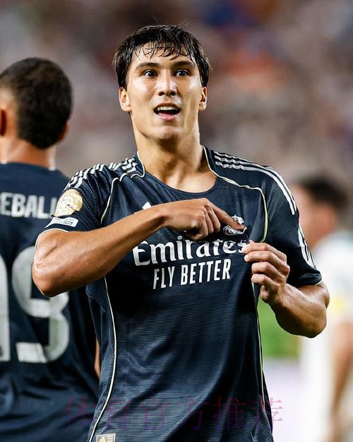 阿斯:皇马面临艰苦赛程 右后卫人选成安帅的难题 阿斯:皇马面临艰苦赛程 右后卫人选成安帅的难题